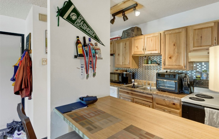 1320 Athens Plaza Photo