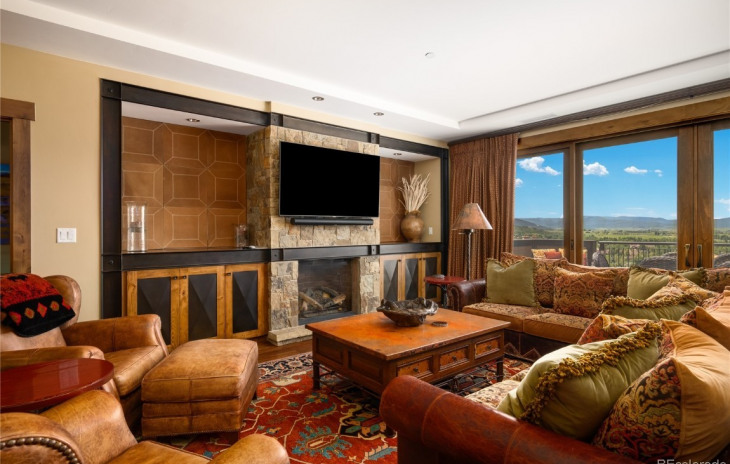 2250 Apres Ski Way Photo