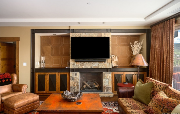 2250 Apres Ski Way Photo