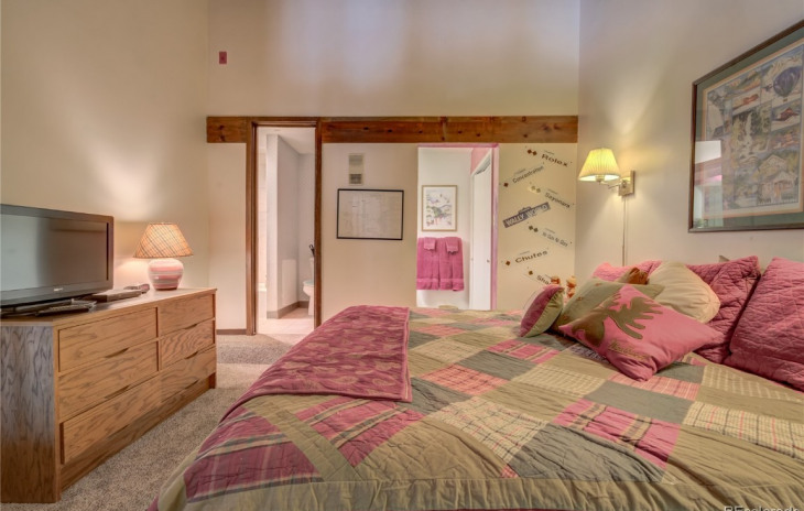 465 Tamarack Drive Photo