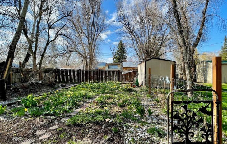 690 E Washington Avenue Photo