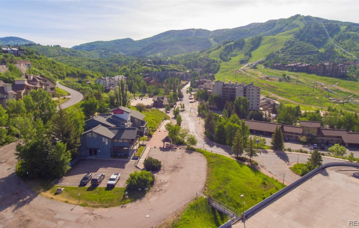 1724 Ski Time Square Photo