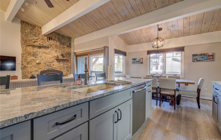 2355 Apres Ski Way Photo