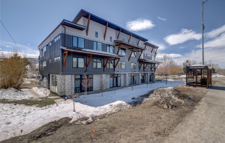 2507 Riverside Drive Photo