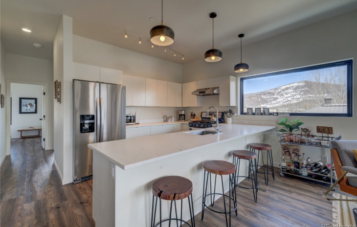 2507 Riverside Drive Photo