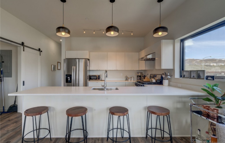 2507 Riverside Drive Photo