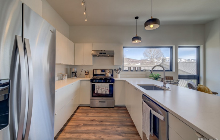 2507 Riverside Drive Photo