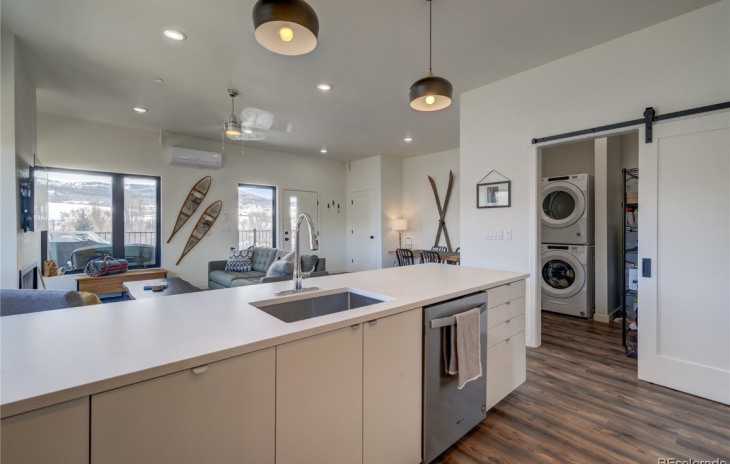 2507 Riverside Drive Photo