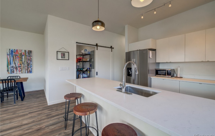 2507 Riverside Drive Photo
