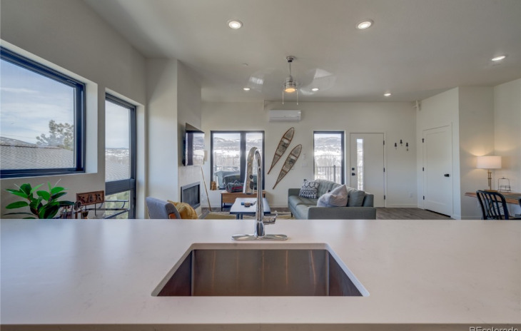 2507 Riverside Drive Photo