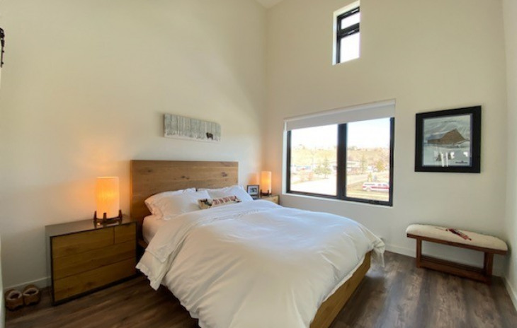 2507 Riverside Drive Photo