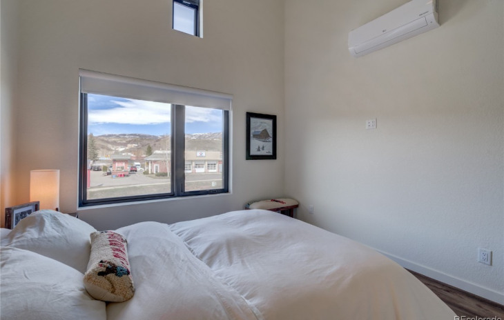 2507 Riverside Drive Photo