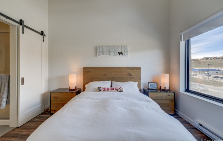 2507 Riverside Drive Photo