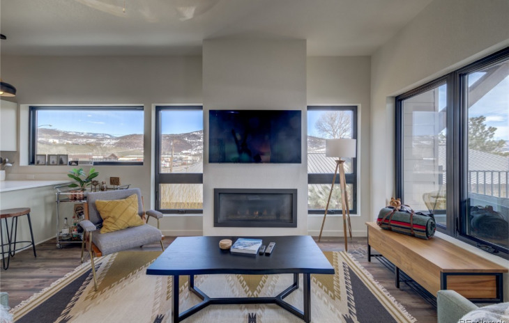 2507 Riverside Drive Photo