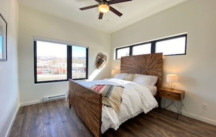 2507 Riverside Drive Photo