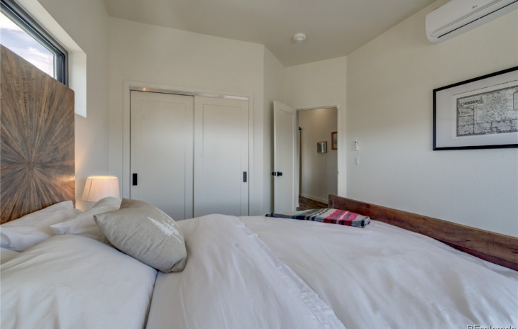 2507 Riverside Drive Photo