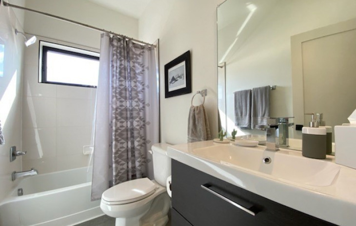 2507 Riverside Drive Photo
