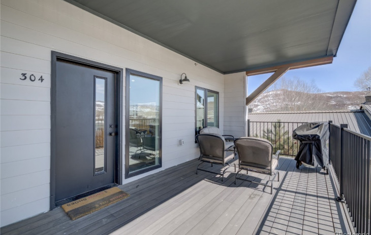 2507 Riverside Drive Photo