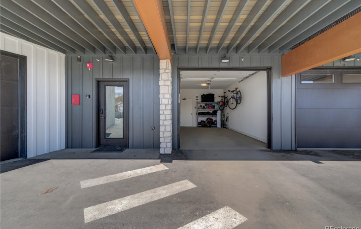 2507 Riverside Drive Photo