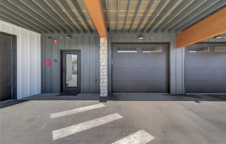 2507 Riverside Drive Photo