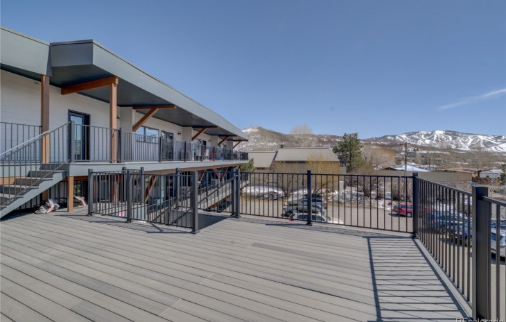 2507 Riverside Drive Photo