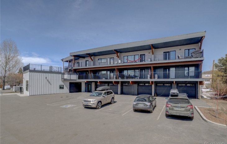 2507 Riverside Drive Photo