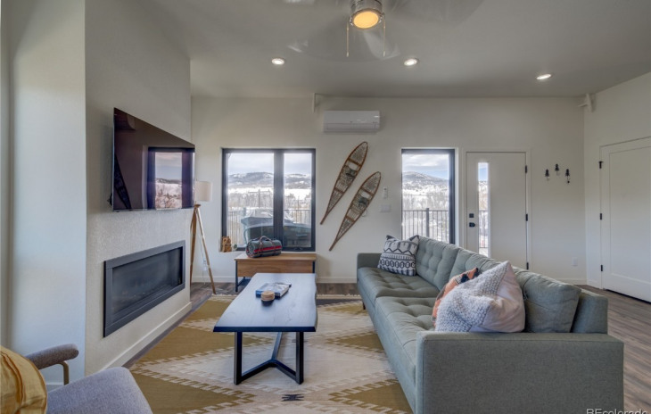 2507 Riverside Drive Photo