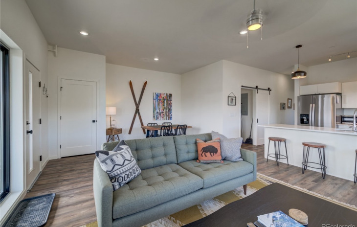 2507 Riverside Drive Photo
