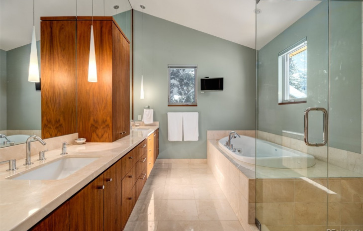 1091 Steamboat Boulevard Photo