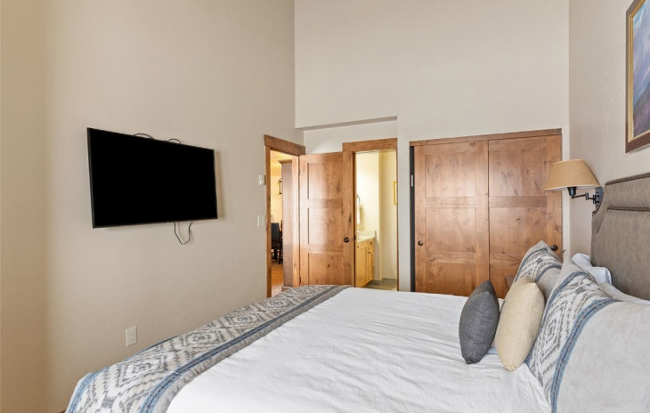 2420 Ski Trail Lane Photo