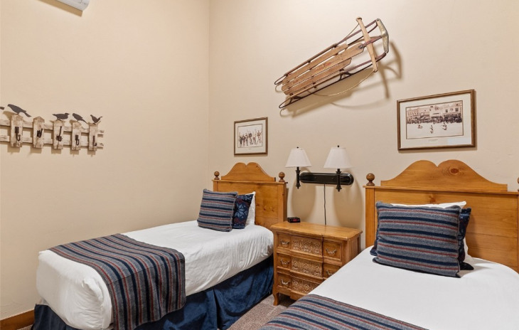 2420 Ski Trail Lane Photo