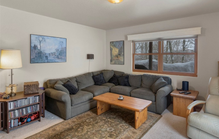 1872 Hunters Drive Photo