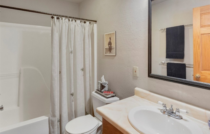 1872 Hunters Drive Photo