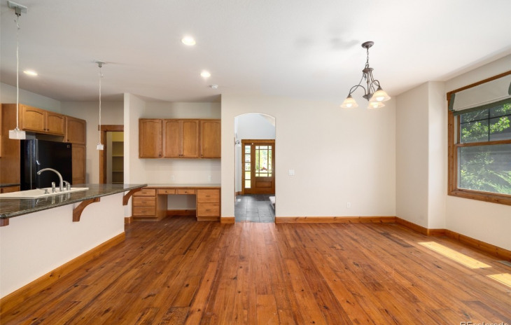 2351 Oxford Way Photo