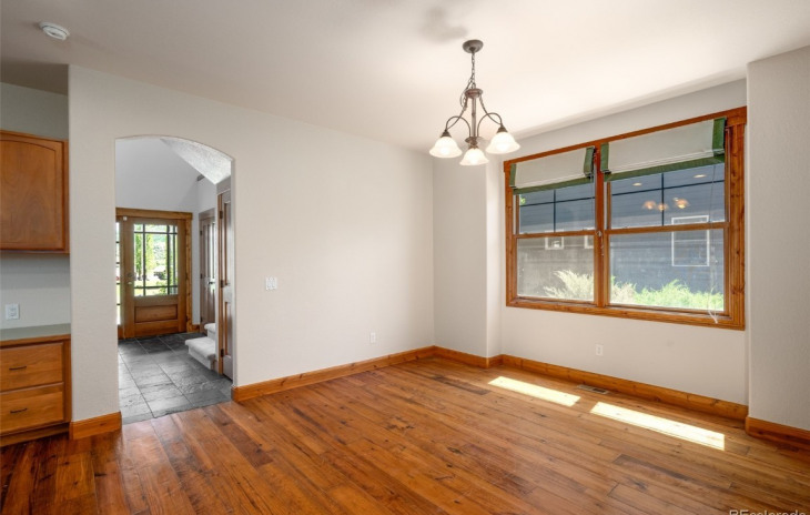 2351 Oxford Way Photo
