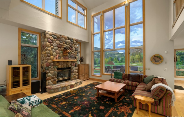 959 Steamboat Boulevard Photo