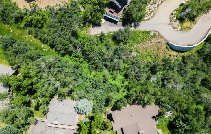 1825 Christie Drive Photo