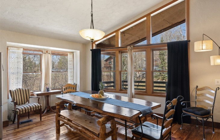 1530 Meadow Lane Photo