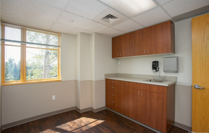 940 Central Park Drive Photo