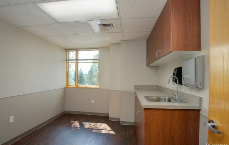 940 Central Park Drive Photo