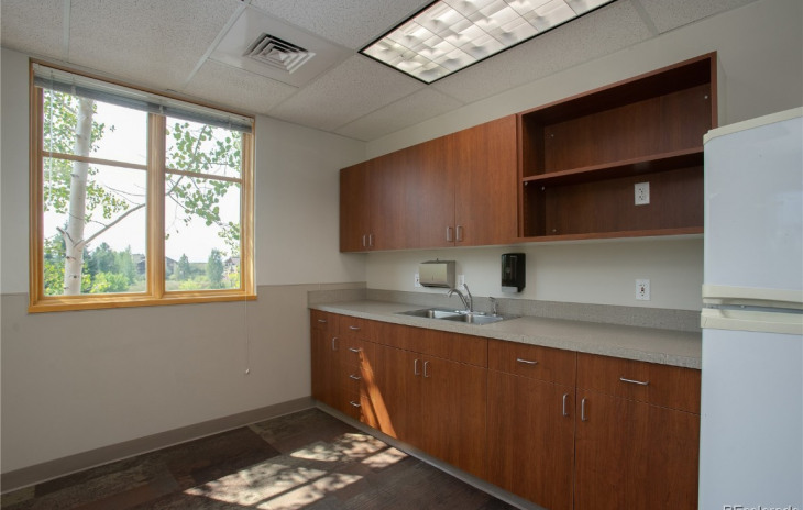 940 Central Park Drive Photo