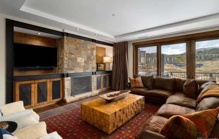 2250 Apres Ski Way Photo