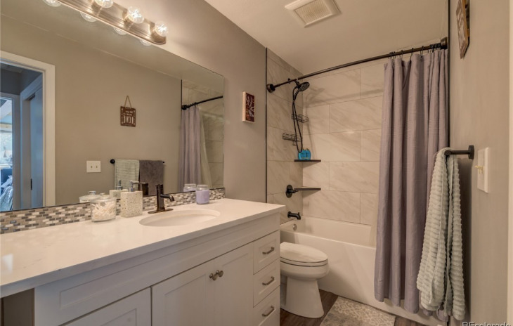 1380 Athens Plaza Photo