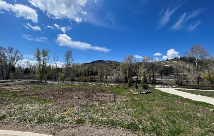 351 Riverview Way Photo