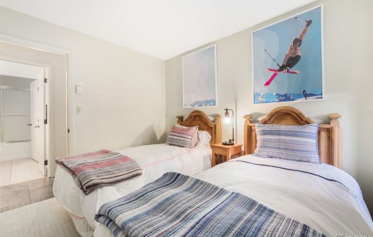 2025 Walton Creek Road Photo