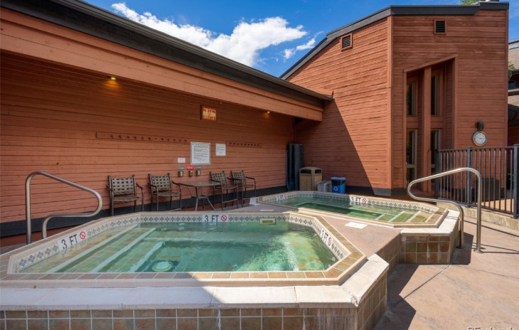 2025 Walton Creek Road Photo