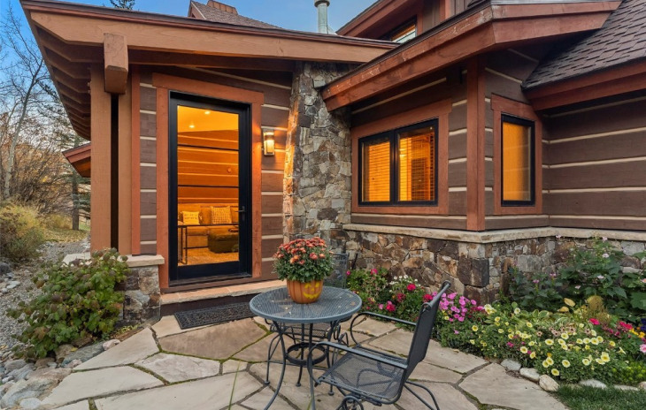 1823 CluBhouse Drive Photo