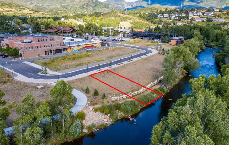 345 Riverview Way Photo