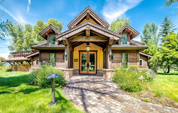 27125 Cowboy Up Road Photo