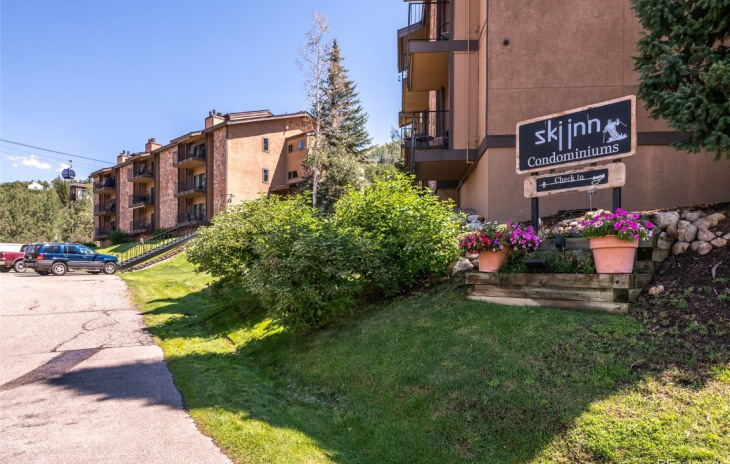 2350 Ski Trail Lane Photo